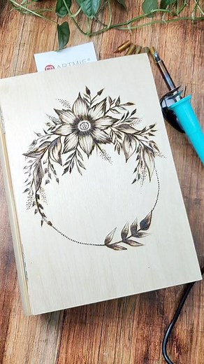 Inspiriraj se i napravi neobičnu kutiju pomoću aparata za pirografiju! 🌸🌻 od nje zatim napravi ručno rađeni poklon sa ljubavlju. #artmie #artmiers #serbianart #serbianartist #serbianpaiting #serbianpaiting #artmieinspire #stvaranje #kreativnimaterijal #stvaranje #drvenakutija #umetnost #umetnickodelo #pirografija #pyrography #pyrographyart #pyrographyartist #woodburning #woodburningart #woodburner #woodbox #woodenboxdecor #decoratingwood #woodgift #creativeart #crafty #craftingideas | ARTMIE.r