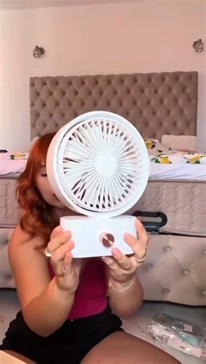 N-o sa va vina sa credeti cat costa!!! 🌬️ Ventilator de birou Ainseala - răcorirea perfectă pentru zilele fierbinți! ❄️ 10 viteze reglabile, baterie 2000 mAh (5 ore autonomie), design silențios cu 7 pale. Compact, portabil și perfect pentru birou, acasă sau călătorii. Încărcare USB-C rapidă și funcționare ultra-silențioasă. DOAR 25,50 lei așa rotund și avem și pe pătrat 24,30 lei!!! Și pentru că avem LICHIDARE Masivă DE VARĂ, dar și pentru mereu avem prețuri mici pentru produse frumoase, practi