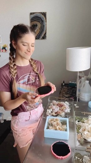 Whoa!! How GORGEOUS are these coasters?! @reednavarro_art !! 💗 Your resin coasters are STUNNING! . . “Abalone shells giving the summer vibes! @kppigments sent me some really fun pigments to work with. I used the Mardi Gras colorshift Pearl pigment in this set and the color change is unreal!! . . Resin: @alumiliteco ACC code: Reed10 Molds: @shopresinmolds code: Reed Pigments: @kppigments Mardi Gras” . . #resin #resinartwork #resinart #epoxyresin #resincrafting #resincoasters #epoxy #resinmolds #