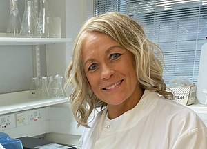 TV Host Sarah Beeny Back In Hospital For Cancer Treatment
