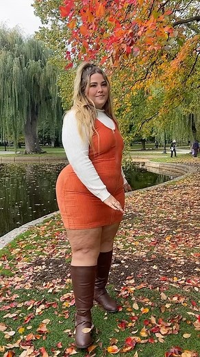 Sam Paige on Instagram: "A lil throwback cuz I'm missing fall, should I just go somewhere this week to experience Autumn vibes? #autumn #boston #plussizeblogger #plussizestyle #plussizefashion"