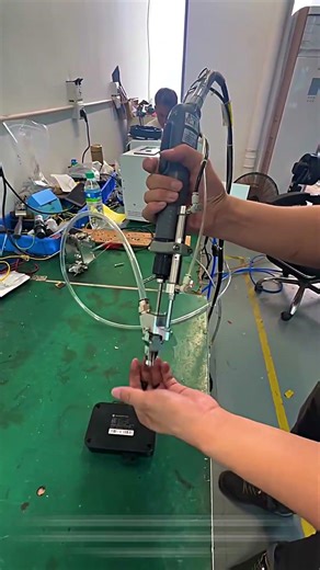 Electronic Assembly: Industrial Handheld Screwing Automation