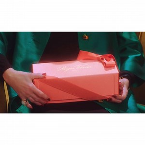 “Duo Des Chats” for #TresVivier Directed by #MichaelHaussman Launching 10.12.18 #RogerVivier #SS19 #DuoDesChats | Roger Vivier