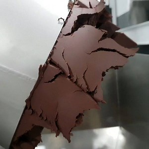 Chocolate Refining... one of the most important production steps of our Symphonic Chocolates. From 350microns to 15 microns in just a few seconds. This particular step will guarantee an incomparable smoothness in our chocolates. 》》next comes the Conching !! #cocoabean #cocoa #chocolatecouverture #chocolate #pastry #bakery #chocolatier | DLA Naturals Inc.