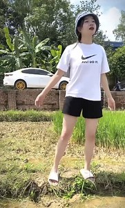 Đang đi nhổ mạ mà cũng không yên 😁😁 | Lâm Chấn Tăm