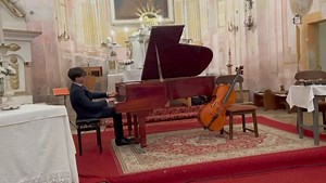 Tegnapelőtt Boros Misi koncertet adott a Kapolcska fesztiválon, utána a Kaláka együttes következett, és egy kis közös örömzenélés is belefért! 😍 | Virtuózok