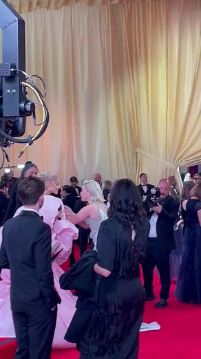 4.9K views · 141 reactions | Ariana Grande y Florence Pugh en el #Oscars | JoeFest Mx | Facebook