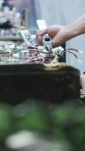 🦕 “Welcome to Jurassic Park!” 🦖 Jurassic Park Home Edition is on the line for #FactoryFriday. 🔗: https://bit.ly/3iMdx0e | Stern Pinball