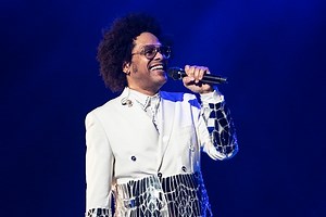 Maxwell’s Dance Moves Go Viral, Fans Call Him ‘Maxwell The Stallion’