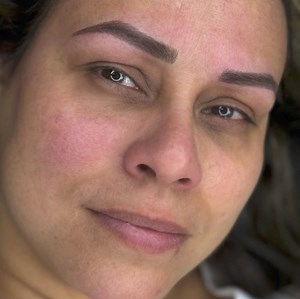 😍 Observa el poder de unas cejas hermosas 😱 Miren como su rostro y expresión cambió por completo, si has pensado en hacerte las cejas y te entra la duda, realizamos actualmente 9 técnicas distintas para poder brindarte el mejor servicio de acuerdo a tu necesidad y gustos. En este caso realizamos la técnica de BOLD BROWS. ¿Sabías de nuestra oferta de Madres? Solo hasta ek sabado, no pierdas la oportunidad de poder tener tus cejas hermosas para este 2024 al precio mas bajo. Llama al 939-339-3779