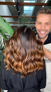 Tem fãs de tonalidades quentes por aí? 🔥 Sempre com os melhores produtos @truss.pt 🤩 Deixa a tua opinião nos comentários e segue a nossa página @imagemdemarcahairbeauty para teres acesso a mais conteúdos como este 🙌 #balayageombre #balayageartist #bestofbayage #balayagehighlights #balayageespacialist #showmethebalayage #masterofbalayage #lmorenasiluminadas #brunette | Imagem De Marca hair & beauty studio