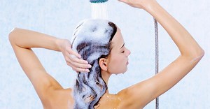 Dermatologista dá dicas para lavar o cabelo no verão