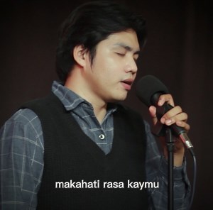 Aku In Limbang Mu - JM Julaspi [cover] (Asal Kau Bahagia - Armada ) Full cover here: https://www.youtube.com/watch?v=SJj14V0y120 Disclaimer: No copyright infringement intended in this video. This is merely a Tausug version of Armada's Asal Kau Bahagia. The song is so fascinating to me, so I pondered covering it in Tausug to get a better idea of how the song would sound if it were adapted to our dialect. Although the translation of some lyrics may not be precise, I hope the concept has still been