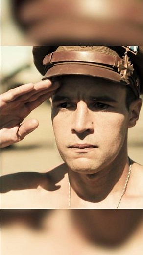 The soldier showed up naked to receive his medal 🫡