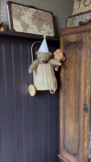 Beautiful vintage nursery with colour continuation around the window and architrave 🤎 #nursery
