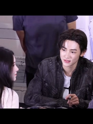 Kpop Idols Reacting to Pretty Fans at Fansign Events
