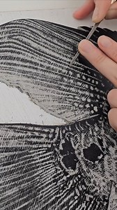 "Carving different types of marks on a linocut gives the illusion of shape, depth, and movement." Explains Nicola Wallis of @wallisstudio "Some lighter marks barely penetrate the surface, not resist much ink and be barely visible. Others that are deeper will be very pronounced. The result of producing a combination of depths should enable the print to have a range of tones." What incredible detail! #beautifulbizarre #nicolawallis #carving #linocut #makingart #artprocess #ink #prints #fish #fisha