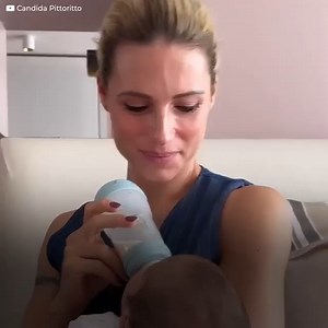 Michelle Hunziker è diventata nonna. Ma non vuole più esserlo. Non è che abbia litigato con la figlia, ma vuole un nuovo ruolo. - In una pubblicazione scherzosa, la conduttrice di Mediaset ha condiviso i suoi pensieri su come si sente nel suo nuovo ruolo di nonna all'età di 46 anni. La Hunziker ha voluto scherzare un po' sui social network e si è autoimposta un nuovo ruolo in relazione al figlio di Aurora Ramazzotti. | Icone