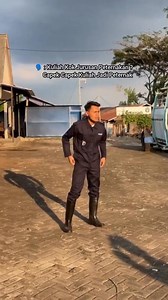 Gimana nih menurut kamu ?? Kandang closed house untuk peternakan ayam adalah sistemkandang modern yang dirancang untuk menciptakanlingkungan terkontrol bagi ayam, memungkinkan pemeliharaanyang lebih efisien dan produktif. Kandang ini menjaga kondisi lingkungan dalam kandang,seperti suhu, kelembaban, dan kualitas udara, agar tetapoptimal bagi ayam, terlepas dari kondisi cuaca di luar. Kandang ini sangat cocok untuk model peternakan jangkapanjang, karena telur ayam adalah komoditas pangan yangsela