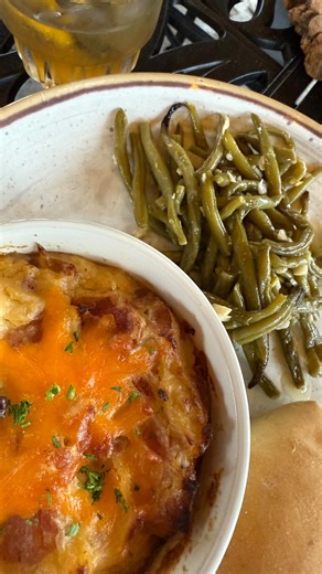 Dinner is served! 🥗 Salad and 🥧 shepherd’s pie and 🧄 garlicky green beans and 🍓 cheesecake — with an 🥃 Old Fashioned — OH MY! 🤤🤤🤤 | Ancient Lore Village