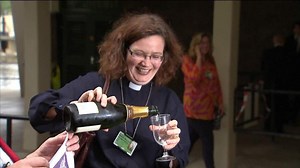 Church Backs Women Bishops