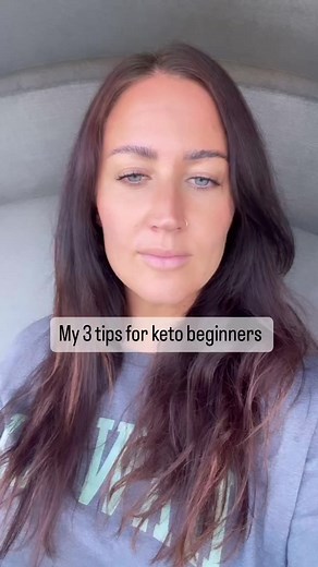3️⃣ tips for keto beginners Tips by @ketomadesimple (Via Instagram)👇️ 1. Protein is your best friend. My general rule with protein is if it’s a fattier cut of meat, don’t add extra fat to your meal. If it’s a lean source of protein, feel free to add fats like avocados or butter/ olive oil, etc. 2. Eating whole foods is the best way to keep it simplified. The more ingredients an item has, the more complicated it gets, and the bigger the risk of your body having a negative response. 3. Salt every