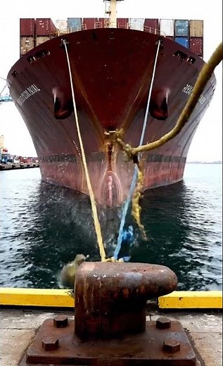 Close Call! Mooring Line Snaps! #NearMiss
