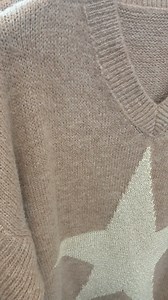 Sweter oversize ze zdobiona gwiazdą Cena 89 zł 殺朗 | Butik AMikos | Facebook