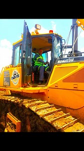 1.2K views · 13 reactions | BULLDOZER OPERATOR COURSE #bulldozeroperator #bulldozertraining #bulldozerschool | International Artisans Skills and Fair Fee Training Academy | Facebook