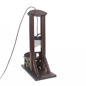 1/72 Scale Soldiers Action Figures accessories wooden functional guillotine gallows prison cage model miniature toy (guillotine)