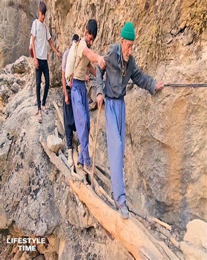 Accompanying the old man home 🚶‍♂️🏡,Part5 | Lifestyle Time