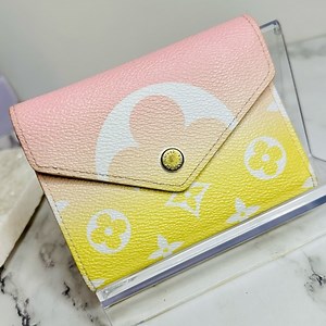 EUC Louis Vuitton Victorine Rose & Yellow 2021 By The Pool Wallet