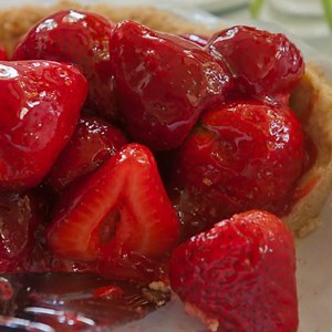 Fresh Strawberry Pie with Jello Glaze