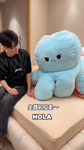 He took Oggy's and my snacks... Everything turned pink! 😯🔥 #shorts