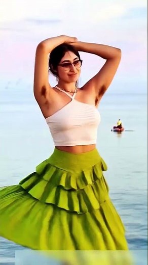 Beautiful Mpit Girl Shows Off Hairy Armpits | Real Hairy Women Confidence!