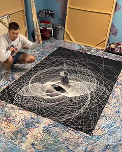 The process for these pendulum paintings is just totally hypnotic 😵‍💫 | LADbible