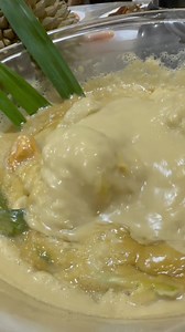 Macam manalah rakyat tidak sayang pada Baginda DYMM Tengku Ampuan Pahang yang begitu senang mendekati dan didekati rakyat. Hari ini di @asampedaslondon baginda berkenan mengajar Paknil di Live TikTok memasak roti jala dan serawa durian. Menjunjung kasih tuanku 🙏 | Aznil Hj Nawawi