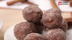 Make these mini donuts with tofu added for a healthier touch. You won't be able to stop popping them into your mouth! http://ow.ly/JzOG30jA3d0 | Umami Insider