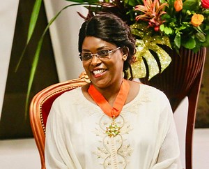 « Macky néna takoul », la chanson rythmée de Ousmane Bongo qui déchaine Marieme Faye Sall (Vidéo)