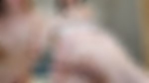 Vica, transsexuelle baise Mila et lui éjacule au visage