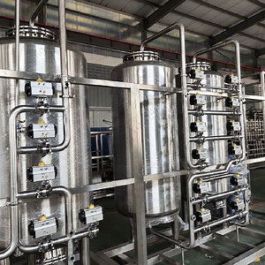 [Hot Item] Planta y equipo de tratamiento de agua por ósmosis inversa y esterilización UV con patín modular y tanque de almacenamiento de ósmosis inversa para uso farmacéutico