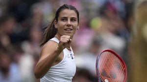 Emma Navarro knocking out the defending champ at Wimbledon