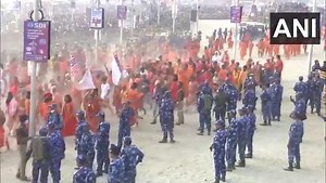 #MahaKumbh2025 | Prayagraj, UP | On the auspicious occasion of Mauni Amavasya ,Hindu saints and nagas head towards Triveni Sangam at Pragyaraj, for the Amrit Snan. (Source: ANI) | WION