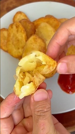 Crispy and delicious deep fried potato chips #cooking #healthybreakefast #breakfastfood #breakfast