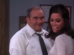 Mary Tyler Moore Dead at 80; Actress Played the Iconic Independent Career Woman on Her Classic Sitcom