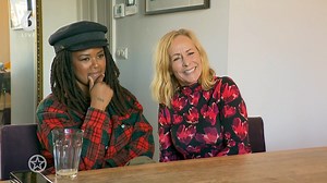 Angela Groothuizen is bijzonder openhartig geweest. In de podcast van Ruud de Wild, Rauw met Ruud, deelt ze haar ambitie om een boek te schrijven. In dit boek wil ze al haar date-escapades delen 👀 | Shownieuws