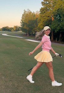 play a hole with me ⛳️💛 definitely practicing my distances after this #golf #golftiktok #golfoutfit
