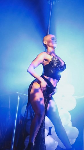 Experience an unforgettable night of high-end entertainment at Mavericks with CELEBRITY SKIN —an adult dance and theatrical dining experience 💃✨ Directed by Grant Van Ster and Shaun Oelf, and conceptualized by Craig Leo, this mesmerizing show follows a backstage janitor’s journey through cabaret, dance and theatre, crafting a doll from the fiery and glamorous personalities who grace his stage ✨ Indulge in a mouthwatering menu as you’re transported through atmospheres from icy and glamourous, to