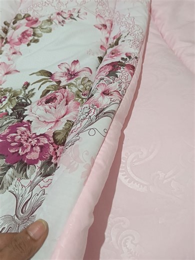 Bedcover Katun cvc Motif Antoinette pink mecing embos pink #bedcover #bedcoverkatun #katunlokal #katuncvc