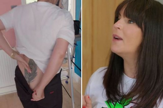 Changing Rooms fans blushing as Anna Richardson flashes bum to show off tattoo